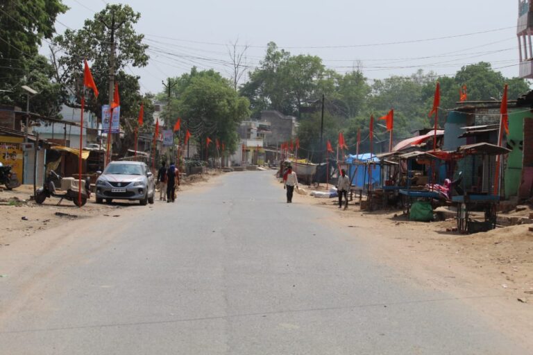 विंढमगंज थानाक्षेत्र में कोरोना कर्फ्यू का दिखा असर।