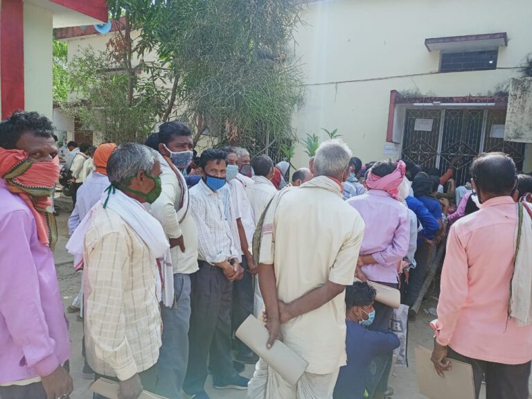 दुद्धी-: त्रिस्तरीय पंचायत चुनाव में दूसरे दिन 2519 लोगों ने नामांकन किया।