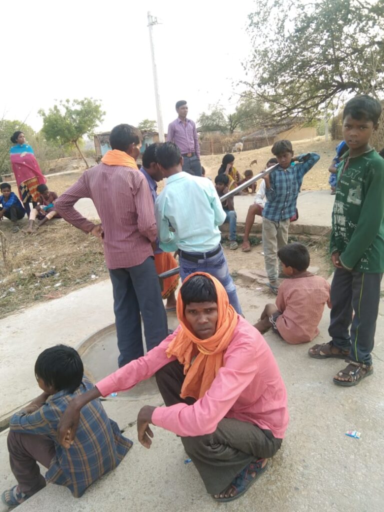 हिराचक गांव में एक महीना से हैण्डपम्प खराब होने से ग्रामीणों में आक्रोश।