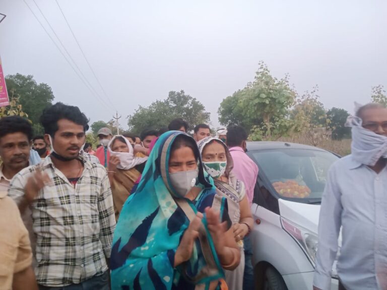 मतगणना-: ग्राम पंचायत सलैयाडीह से सीमा सिंह 1100 मत पाकर विजयी।