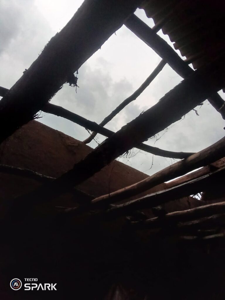 बड़ेर से लटका मिला विवाहिता का शव, सनसनी।