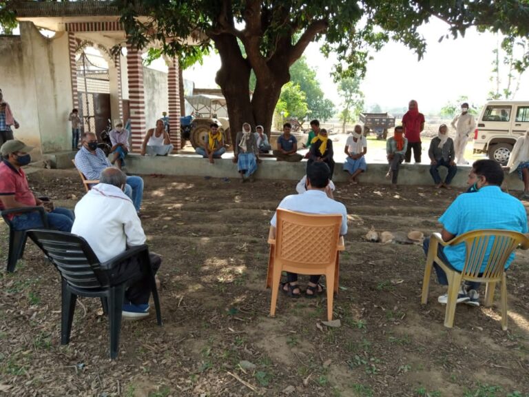 अफवाहों से दूरी बना कर सभी लोग लगवाए कोरोना का टीका -बीडीओ अनिल वर्मा