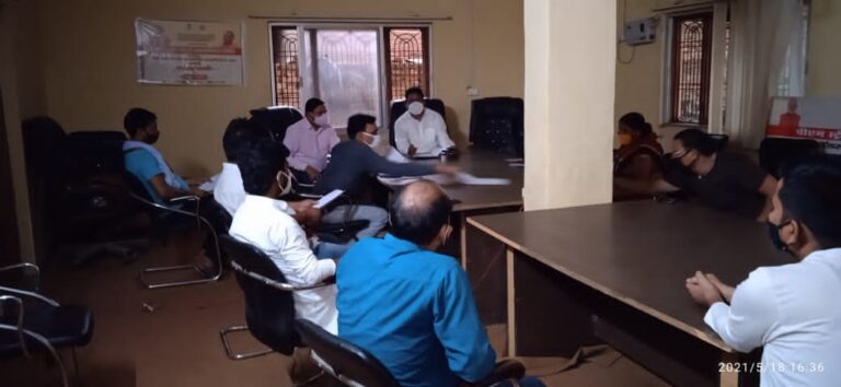 नगर पंचायत दुद्धी के मीटिंग हाल में नगर पंचायत अध्यक्ष , ई ओ और सभी सभासद के साथ नगरीय निगरानी समिति की कार्य प्रणाली और जिम्म्मेदारी के बारे में बताया गया।