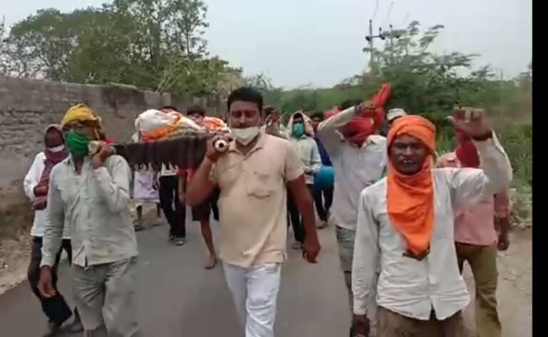 मुस्लिम वृद्ध महिला की अंतिम यात्रा हिंदू रीति रिवाज से निकली