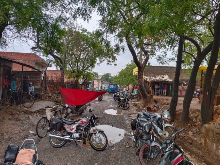 पत्थर खदान में होल भरते समय बिजली चमकने से युवक की मौत