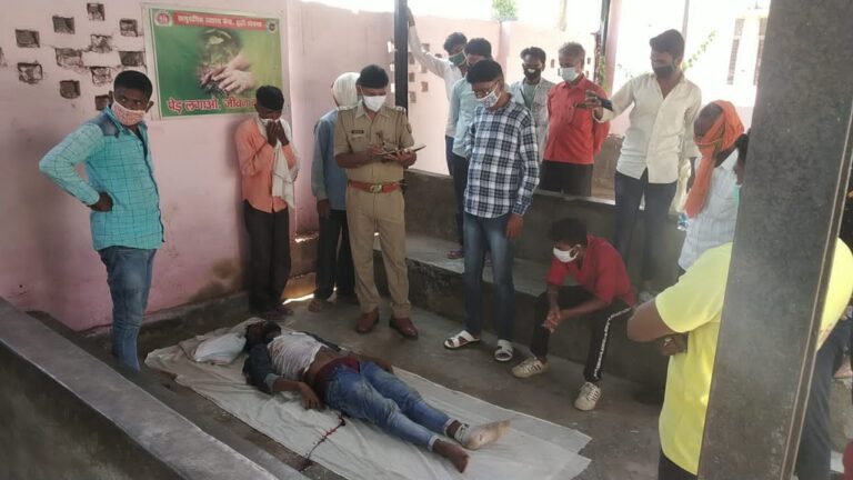 अनियंत्रित होकर बाइक जा टकराए पुलिया से बाइक चालक की मौके पर मौत दूसरा घायल