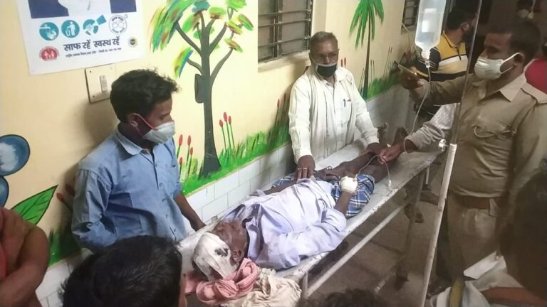 दुर्घटना – बाइक सवार ने वृद्ध को मारी टक्कर,बाइक सवार समेत वृद्ध गंभीर रूप से घायल,दोनों रेफर