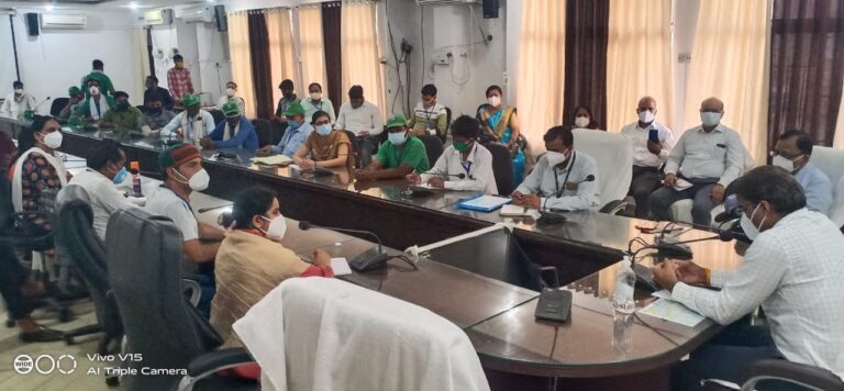 कलेक्टर ने कोरोना वालंटियर को किया आभार