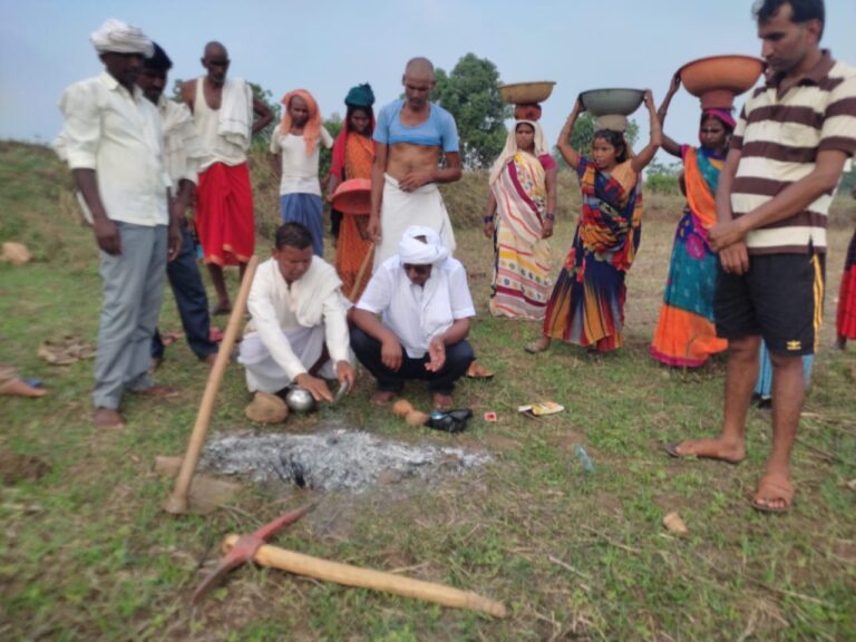 झारखंड छत्तीसगढ़ बॉर्डर से सटे बरखोहरा गांव में मनरेगा का शुभारंभ