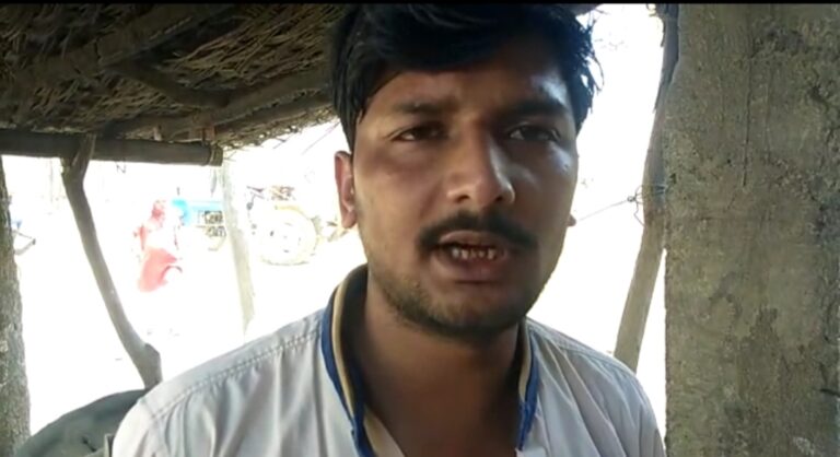 अतिक्रमण हटाने गए वन विभाग की टीम के सामने युवक द्वारा अपने ऊपर डीजल छिड़ककर आत्मदाह करने की कोशिश