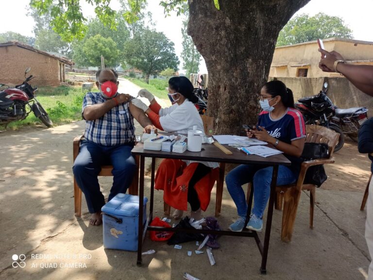 केवाल में स्वास्थ विभाग ने लगाया कोरोना टीकाकरण कैम्प