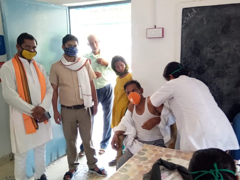 जामपानी में कैंप लगाकर 45 वर्ष से ऊपर के उम्र वालों का कोविड-19 टीकाकरण किया गया।