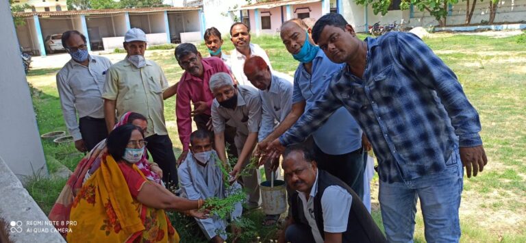 विश्व पर्यावरण दिवस पर पर्यावरण बचाओ संघर्ष समिति ने डी पी एस में किया वृक्षारोपण