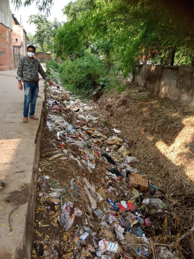 नगर पंचायत दुद्धी की क्षतिग्रस्त नाली एवं गंदगी को लेकर भाजपा मंडल अध्यक्ष अल्पसंख्यक मोर्चा नें उठाया गंभीर सवाल