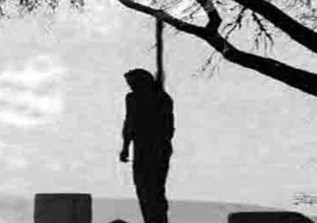 रम्पाकुरर गांव में पेड़ से लटकता मिला युवक का शव