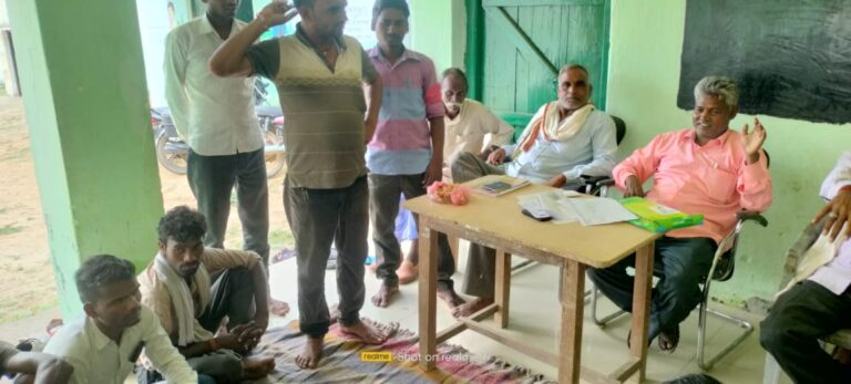 कोटेदार द्वारा मनमानी करने का ग्रामीणों ने लगाया आरोप