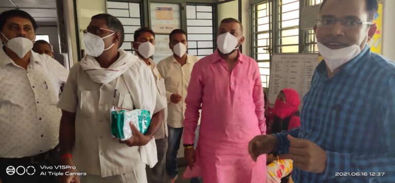 भाजपा मंडल प्रभारी दीपक गौड़ ने गोद लिए बभनी अस्पताल का किया निरीक्षण,भाजपा कार्यकर्ता रहे मौजूद