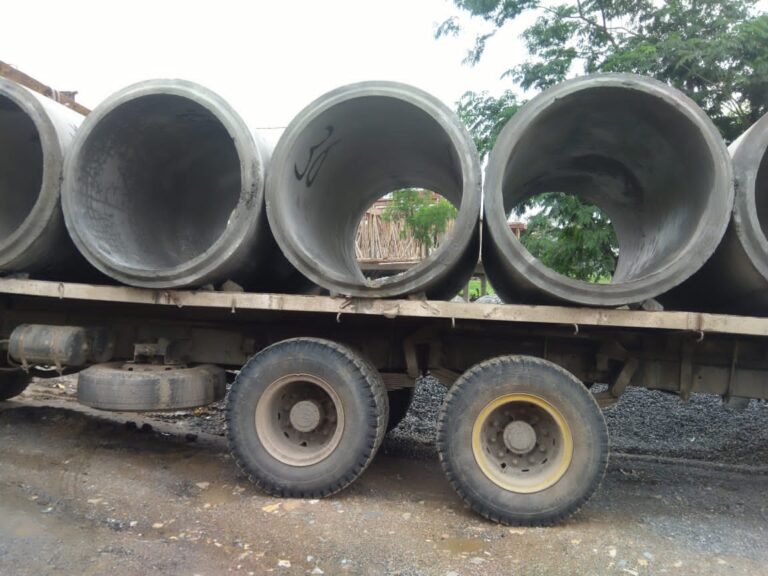 दुद्धी एसडीएम के सख्त तेवर के बाद कार्यदायी संस्था को आया होश, लौआ नदी क्षतिग्रस्त रपटा के निर्माण कार्य में आई तेजी