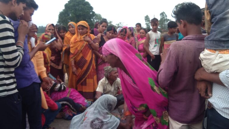 सोनभद्र -: ट्रैक्टर ट्राली से दबकर एक बच्चे की मौत, तीन घायल।