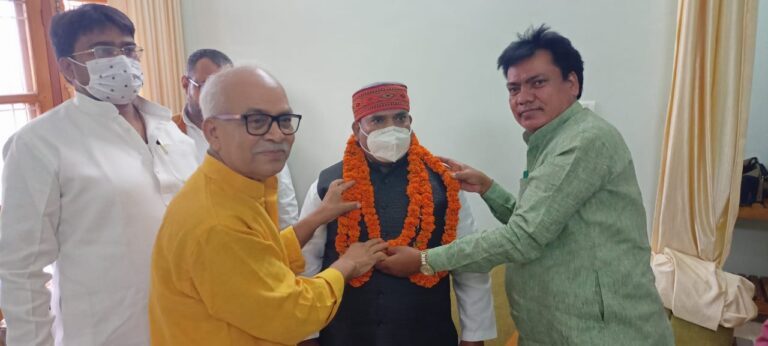 दुद्धी विधायक हरिराम चेरो ने अपना दल एस समर्थित राधिका पटेल को जिला पंचायत अध्यक्ष प्रत्याशी बनाए जाने पर खुशी जाहिर कर जी-जान से जुटने का किया आह्वान।