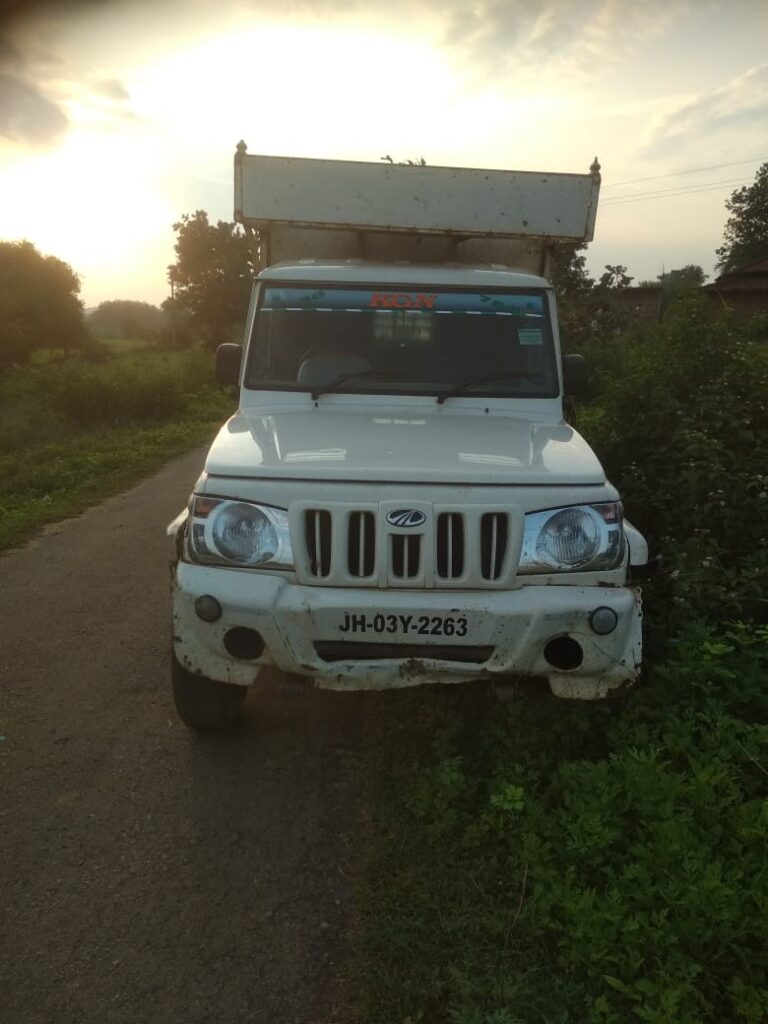 पशु तस्करी -: म्योरपुर पुलिस के पीछा करने पर पिकअप लेकर भागे तस्कर, 5 पशु लिलासी छोड़ फरार।