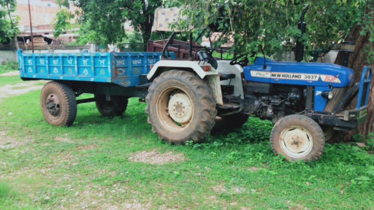 अवैध खनन करते ट्रैक्टर को वन विभाग की टीम ने पकड़ा,ट्रैक्टर संचालको में दहशत।