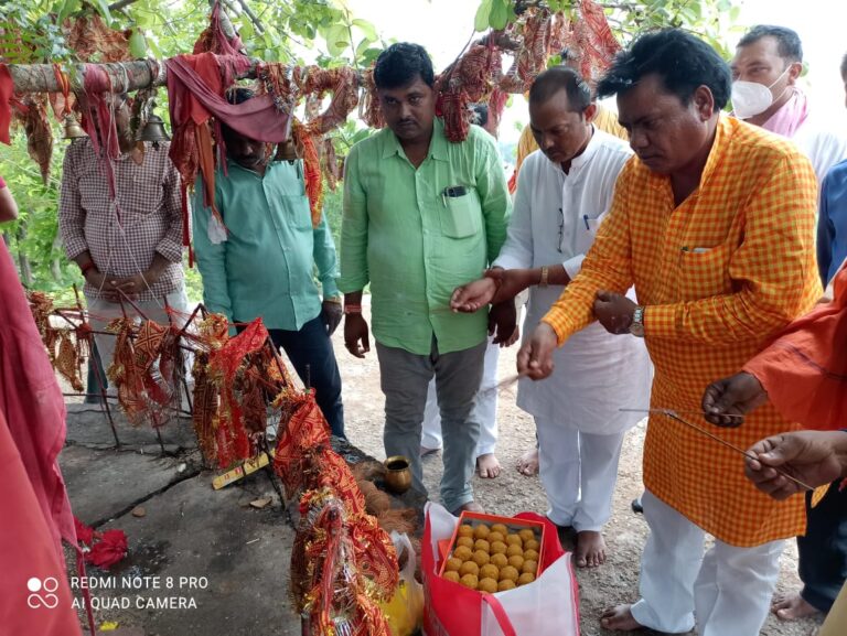 जनता से किया वादा पुरा – लौआ पहाड़ी मन्दिर का लोकप्रिय विधायक हरिराम चेरों की पहल पर पच्चास लाख से उत्तर प्रदेश पर्यटन विभाग द्वारा होगा सौंदर्यीकरण, विधायक ने उद्बोद्धन में कहा