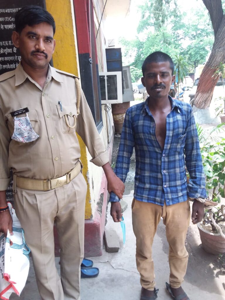 बीना पुलिस ने कृष्णशिला जीएम कार्यालय के पास से 1.100 ग्राम गांजे के साथ एक अभियुक्त को पकड़कर चालान किया।