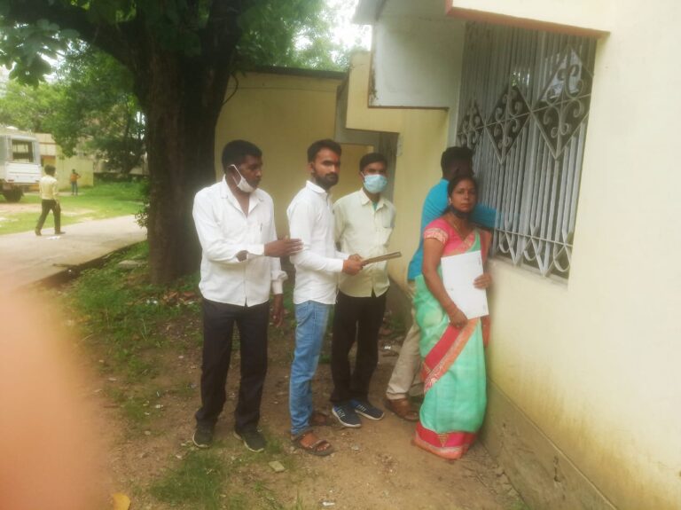 जिला अधिकारी सोनभद्र व पुलिस अधीक्षक ने दुद्धी ब्लॉक के नामांकन स्थल का किया निरीक्षण।