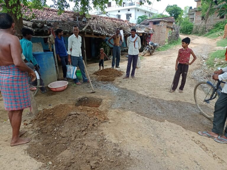 सड़क के पटरी पर अतिक्रमण करने वालो की खैर नही ,होगा एफआईआर- PWD