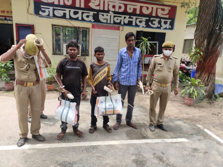 बीना पुलिस ने तीन लडको को 5 किलो गांजा एक तमंचा व एक कारतूस के साथ गिरफ्तार किया