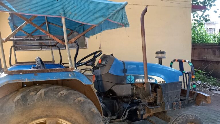 ग्राम कादल दुम्हान से अवैध बालू लेकर ग्राम बीडर की तरफ आ रहे ट्रैक्टर को राजस्व टीम ने पकड़ा।