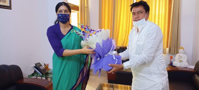केंद्रीय वाणिज्य एवं उद्योग राज्य मंत्री बनाए जाने पर माननीया अनुप्रिया पटेल को बधाई देने पहुंचे लोकप्रिय विधायक हरिराम चेरो