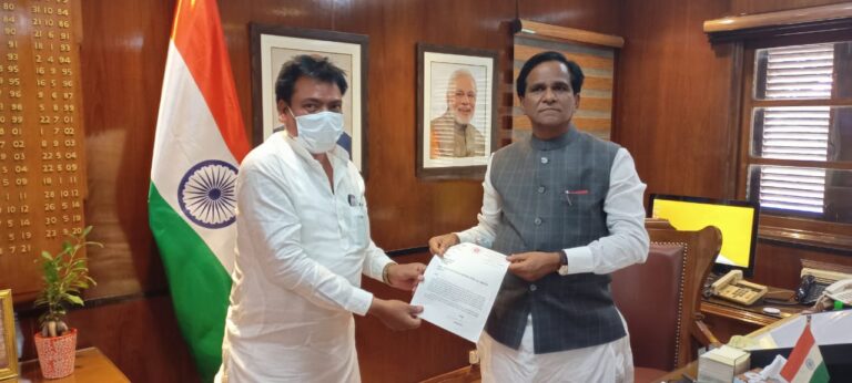 शानदार सराहनीय पहल – चोपन चुनार बरवाडी सवारी गाड़ी,त्रिवेणी लिंक एक्सप्रेस, रांची चोपन एक्सप्रेस, आदि का परिचालन के संदर्भ में केंद्रीय रेल राज्य मंत्री को ज्ञापन सौपते दुद्धी विधायक हरिराम चेरो