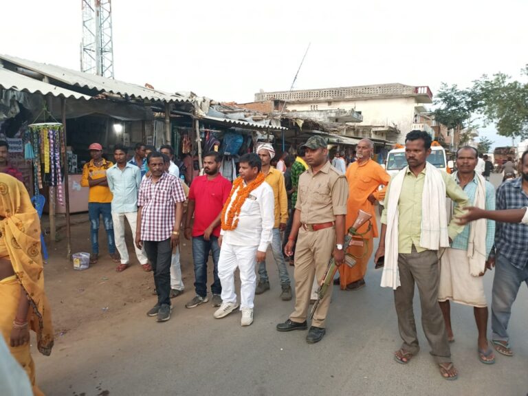 नवनिर्वाचित ब्लॉक प्रमुख म्योरपुर मान सिंह गोंड का लिलासी में प्रथम आगमन, भव्य स्वागत, सड़कों पर दिखा उत्साह।