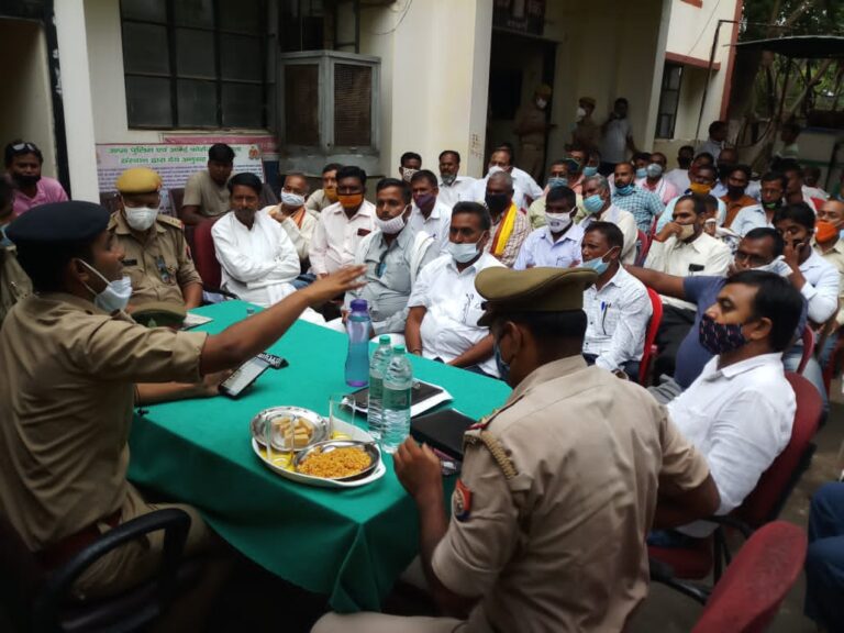 आगामी त्योहार के मद्देनजर विंढमगंज थाना परिसर में पीस कमेटी की बैठक सम्पन्न