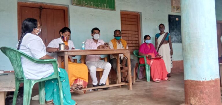 बकुलिया के जीवन शाला विद्यालय में 50 जनों को लगा कोविडशील्ड का पहला डोज।