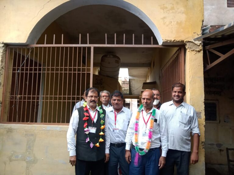 सिविल बार एसोसिएशन दुद्धी के अध्यक्ष रामेश्वर प्रसाद तिवारी व सचिव पद की जिम्मेदारी महेंद्र कुमार जायसवाल को मिली।