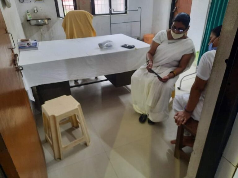 महिला जिला अस्पताल में लापरवाही, कोरोना मुक्त नहीं है अब तक जिला मिर्जापुर।