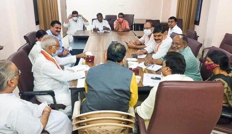 मां विंध्यवासिनी धाम में पूजनस्थल का किया निरीक्षण