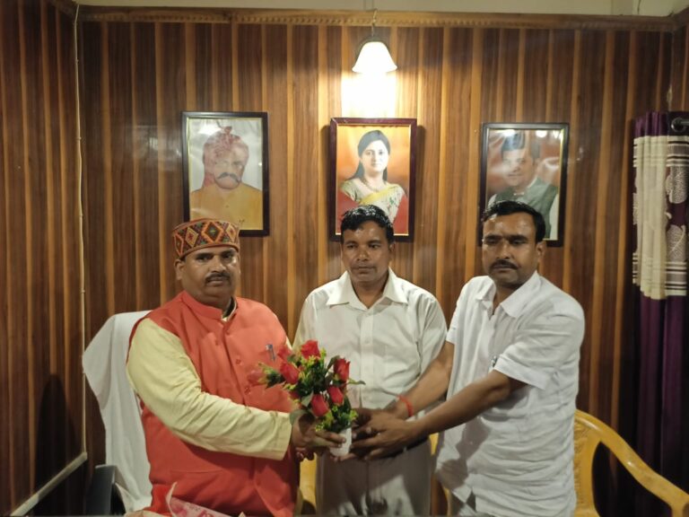 अपना दल एस के प्रदेश अध्यक्ष/ माननीय विधायक सोरांव से मिले जिला पंचायत अध्यक्ष प्रतिनिधि सोनभद्र।