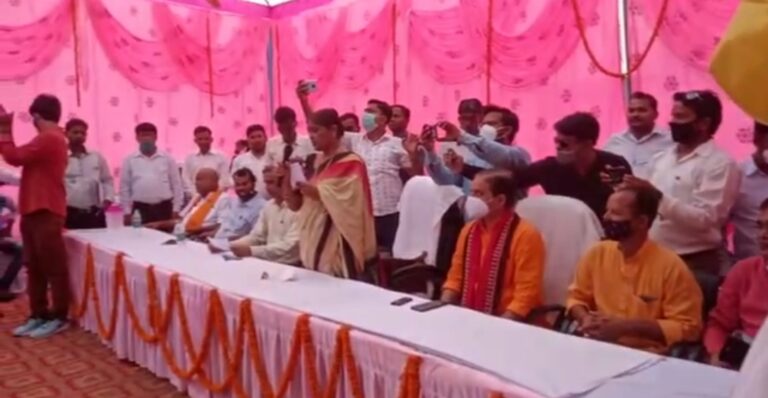 दुद्धी ब्लाक प्रमुख रंजना चौधरी को समाज कल्याण अधिकारी ने दिलाई शपथ