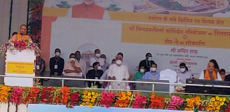 जनसभा को संबोधित करने के साथ, अखिलेश और मायावती से मांगा जवाब