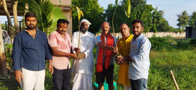 सृष्टि सेवा संस्थान द्वारा काशी में वृहद वृक्षारोपण किया गया।