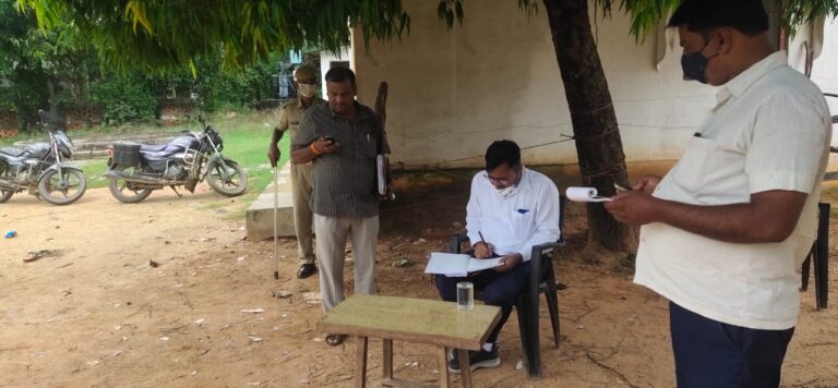 दुद्धी एसडीएम ने किया सार्वजनिक वितरण प्रणाली दुकान का निरीक्षण।