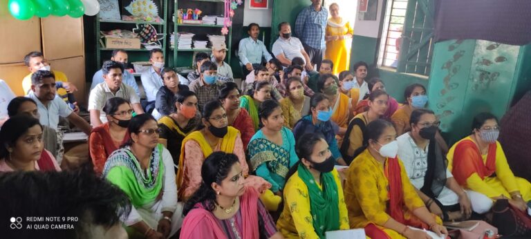 म्योरपुर के 74 सरकारी विद्यालयों में अब संचालित होंगी स्मार्ट क्लास द्वारा कक्षायें ।