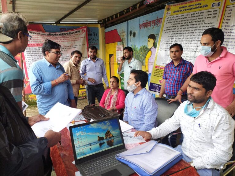 ओबरा नप0 में श्रमिक पंजीकरण व जागरूकता करवाने को लेकर शिविर आयोजित।