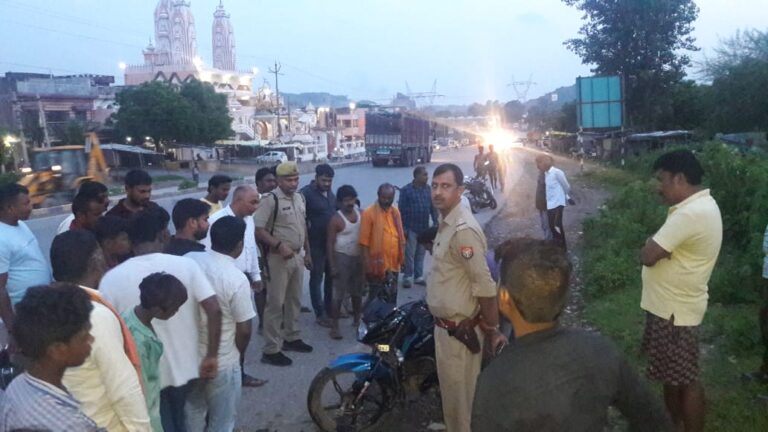 अनियंत्रित होकर बाइक ने मारा कार में टक्कर बाइक सवार बचा बाल बाल।