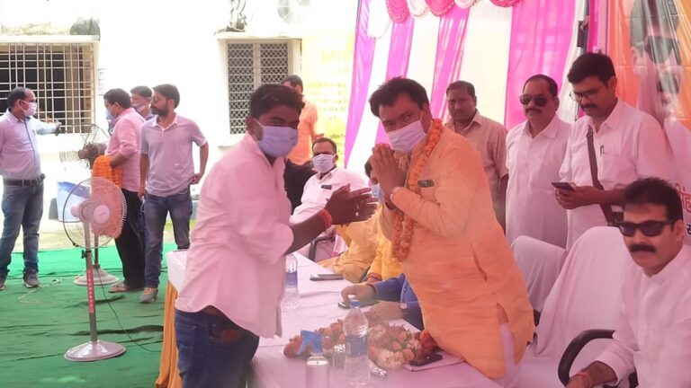 नवनिर्वाचित ग्राम प्रधान व क्षेत्र पंचायत सदस्यों को किया गया सम्मानित।