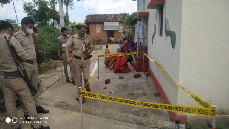 सोनभद्र में बढ़ता आपसी कलह, भाई ने भाई को मारी गोली, हालत गंभीर, ट्रामा सेंटर रेफर।